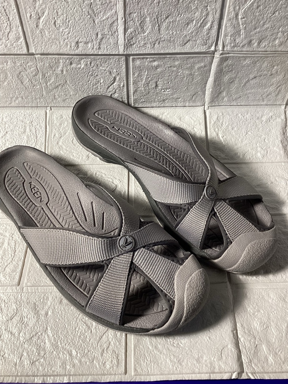 Keen Womens Alloy Steel Grey Bali TG Outdooor Minimalist Water Sandals Size 8.0